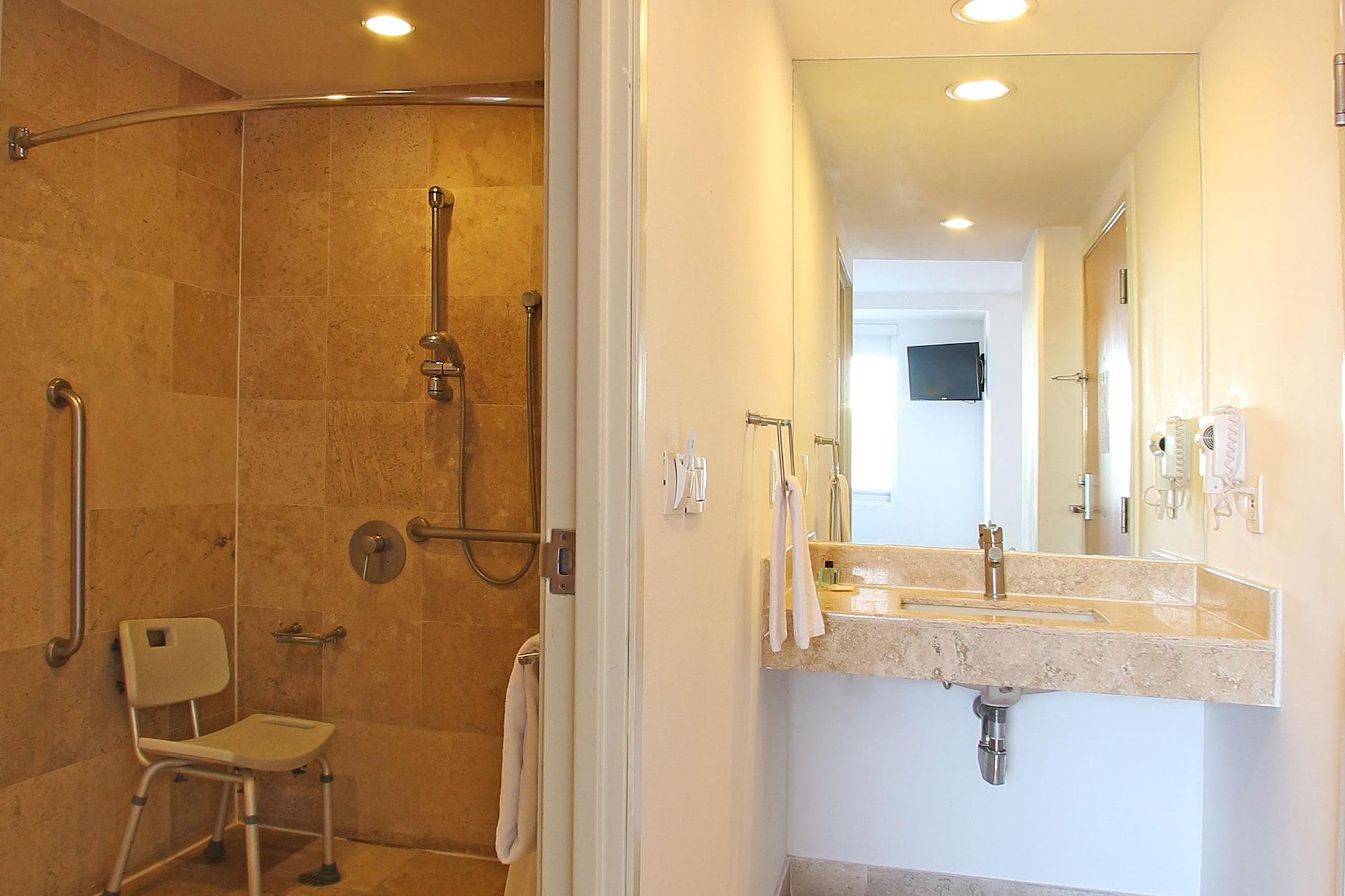 One Queretaro Plaza Galerias Hotel Ngoại thất bức ảnh
